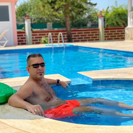 Ergen Nyaraló *